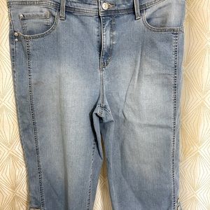 Gloria Vanderbilt All Around Slimming Effect Capri (Size: 12)